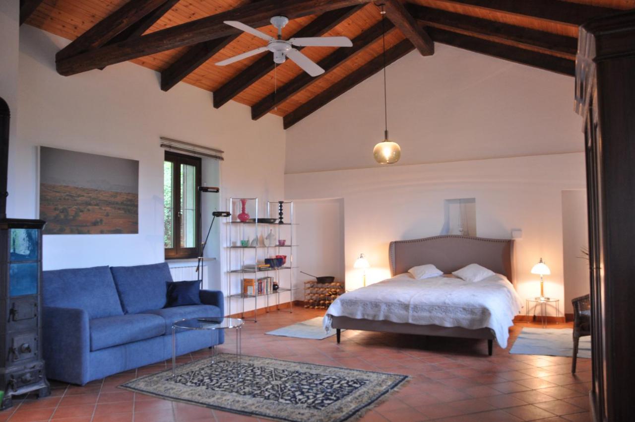 Casa Langa Di Lola Bed & Breakfast Mango Exterior photo